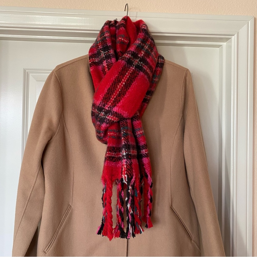 NWT VICTORIA'S SECRET BLUSH RED & BLACK PLUSH SCARF WRAP